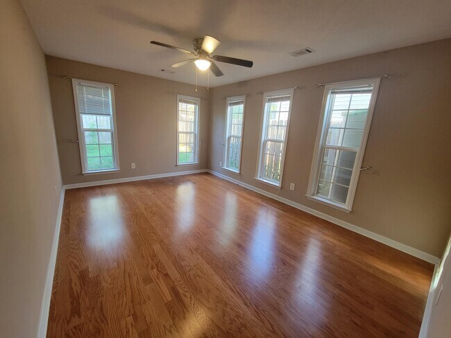 Building Photo - 348 Beryl Dr
