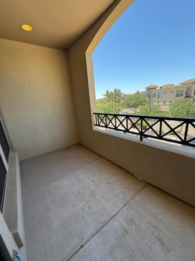 Building Photo - 7291 N Scottsdale Rd