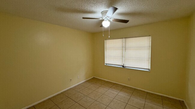 Building Photo - Unfurnished Annual Rental Now.