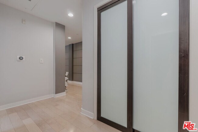 Building Photo - 11115 Acama St