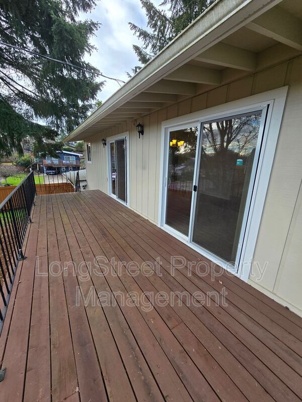 Building Photo - 2911 NW Ashwood Dr