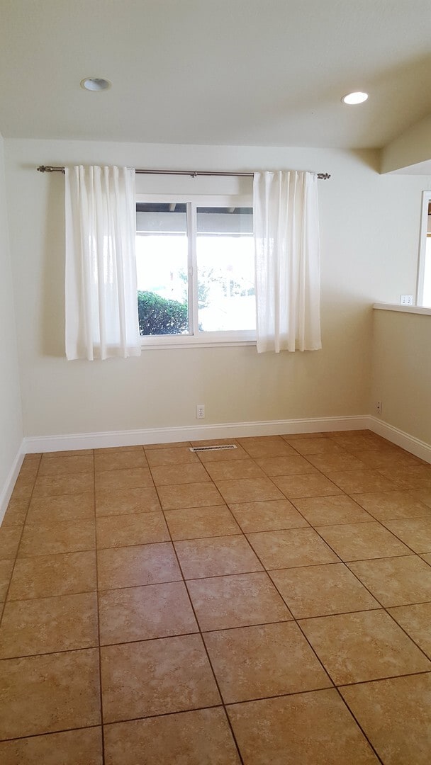 Building Photo - Livermore Magnolia, 3 Br. 2 Ba., Great Loc...
