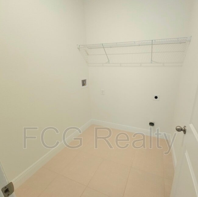 Building Photo - 247 Marion Oaks Manor