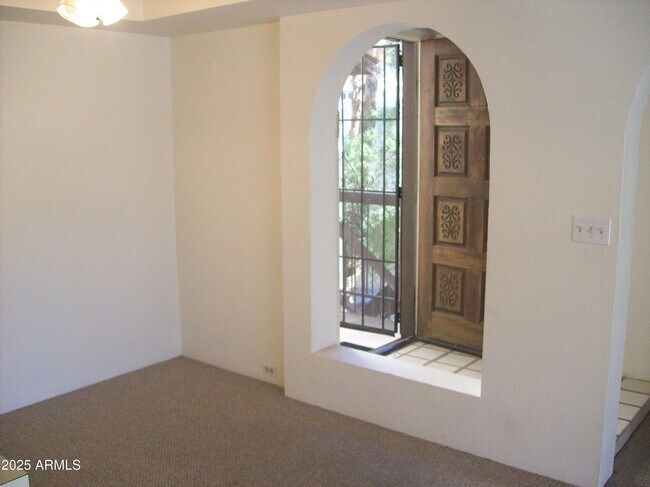 Building Photo - 7557 N Dreamy Draw Dr