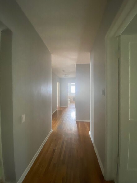 Building Photo - 10682 Kinnard Ave