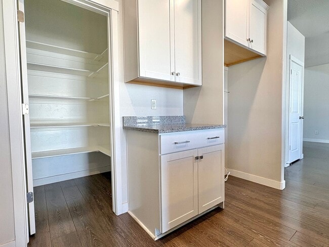 Building Photo - West Jordan 3-Bedroom Home - Clean, Cozy & Convenient