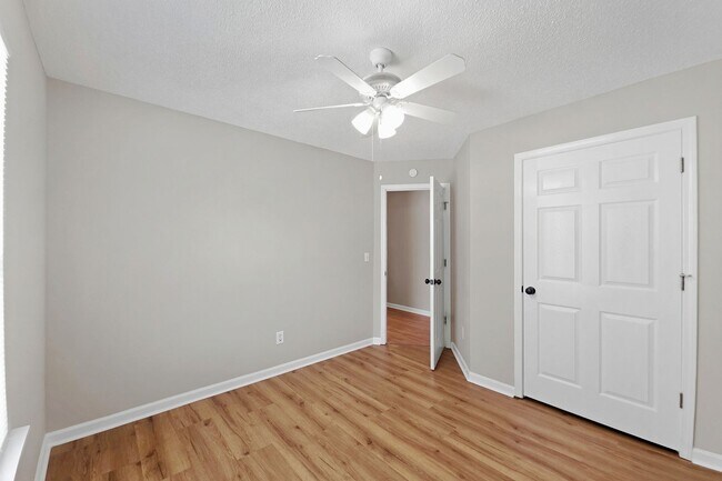 Building Photo - Spacious 4BR Home with Private In-Law Suite in Powder Springs