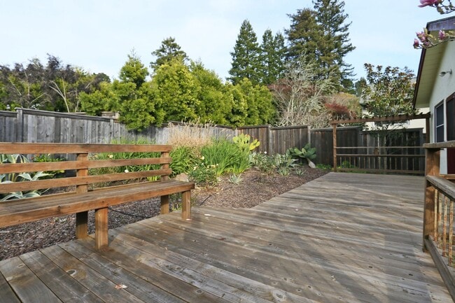 Building Photo - Charming single-story 2BR/1BA home in Mill Valley, Back yard, Storage, Front Porch (11 Alta Vista...