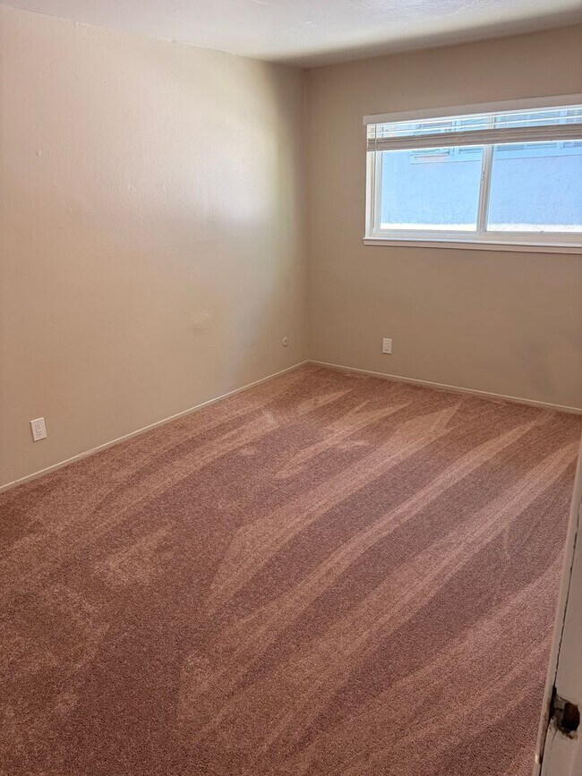 Building Photo - 5635 Hoffman Ct