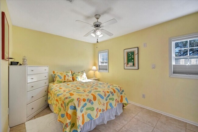 Building Photo - 16702 Dale Oak Way