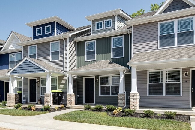 Building Photo - 225 Woodland Vly Ln