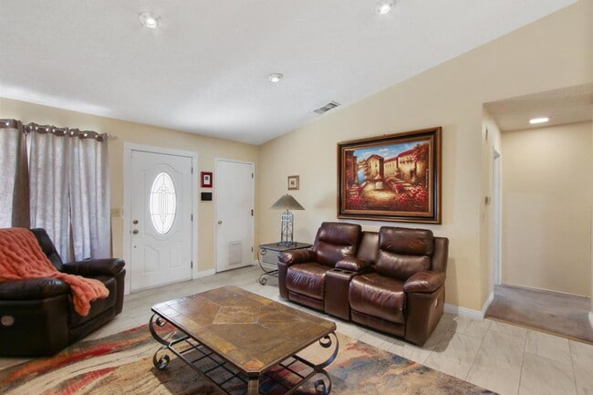 Building Photo - Charming 3 Bed / 2 Bath Home in Woodland