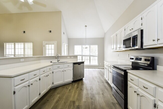 Building Photo - 13218 Sandbourne S