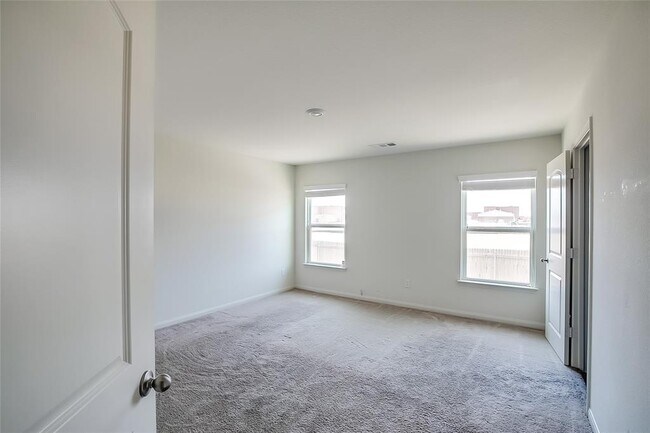 Building Photo - 18713 Quiet Range Dr