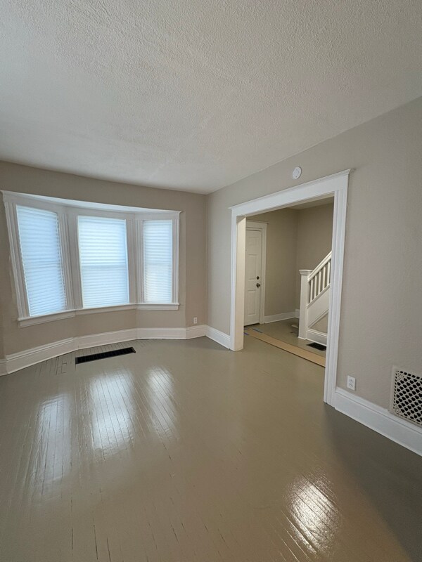 Building Photo - 146 Roycroft Dr