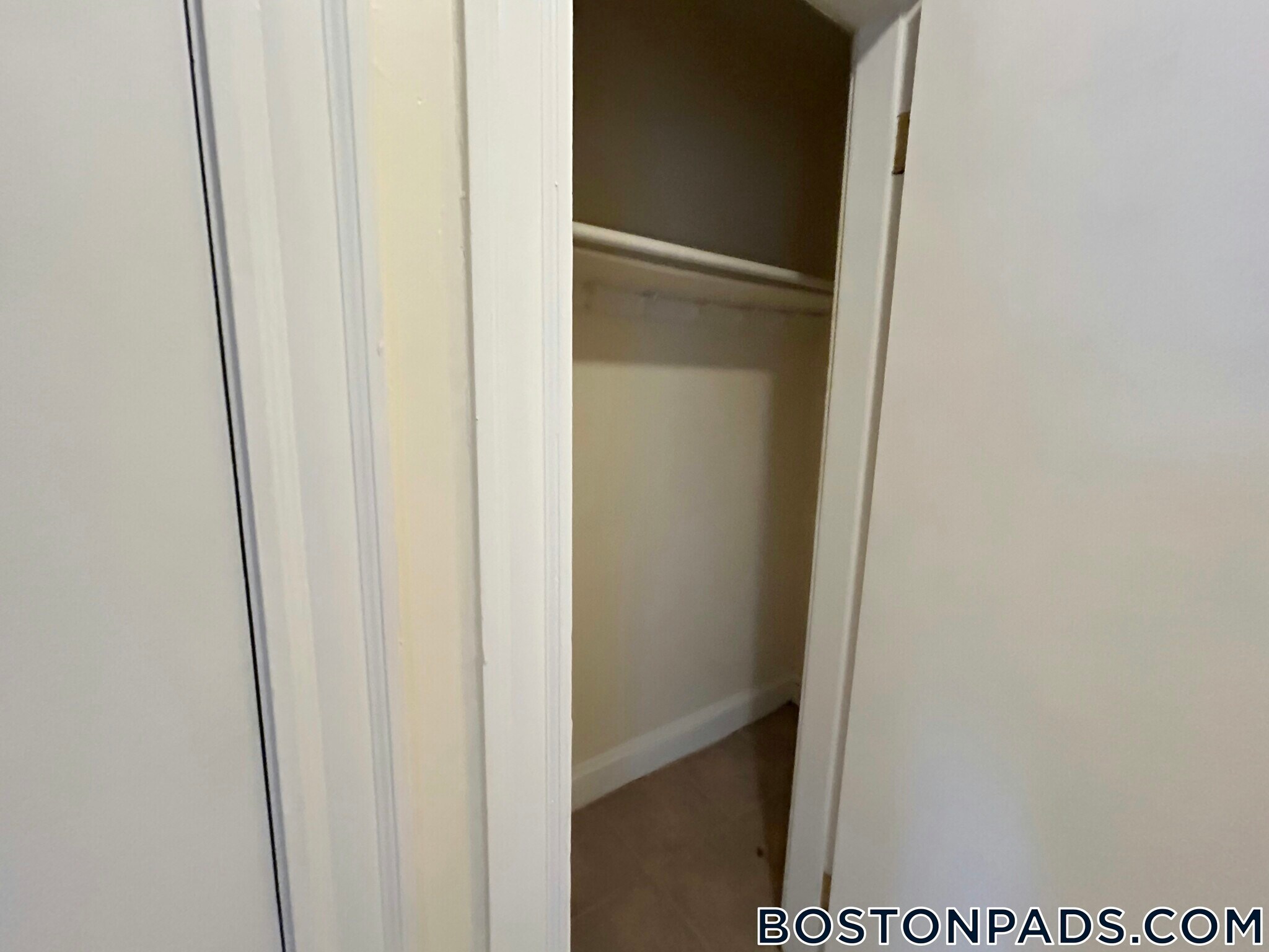 Building Photo - 9 Barrows St