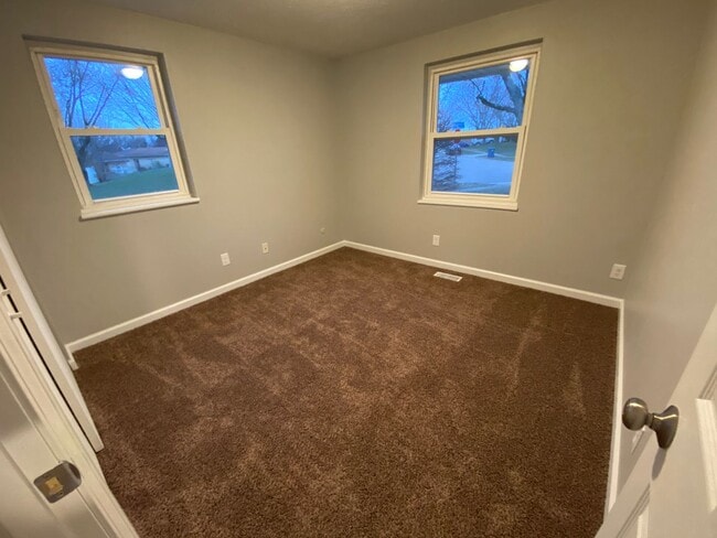 Building Photo - 6550 Summerdale