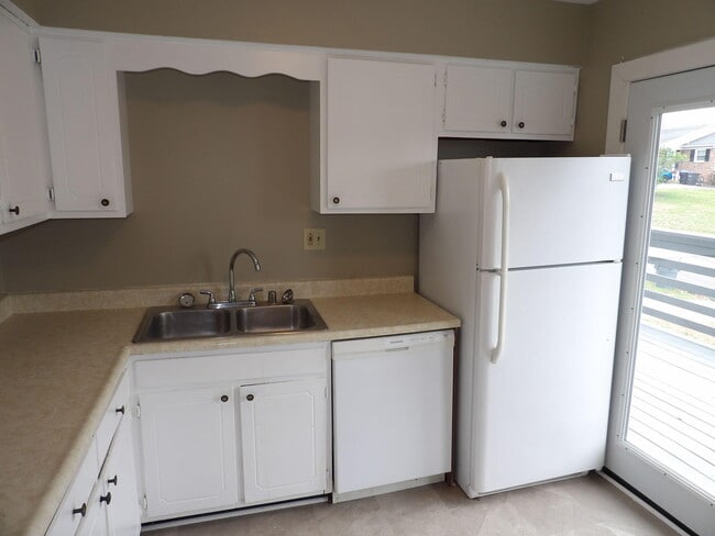 Building Photo - 409 Ridgewood Ln