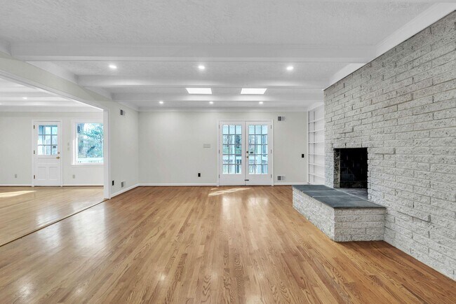 Building Photo - 8616 Chateau Dr