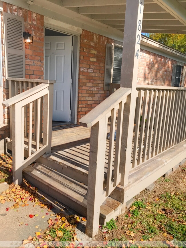 Building Photo - 1824 Cardinal Dr