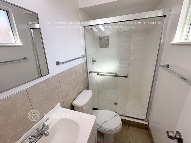 Building Photo - 7539 W Indianola Ave