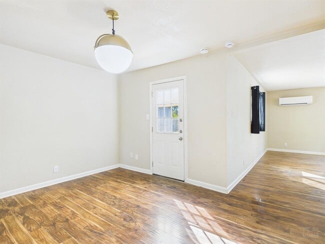 Building Photo - 1411 Kamar Dr