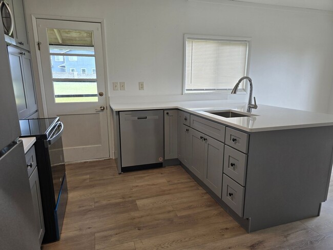 Building Photo - Newly remodeled two bedroom home - Port To...