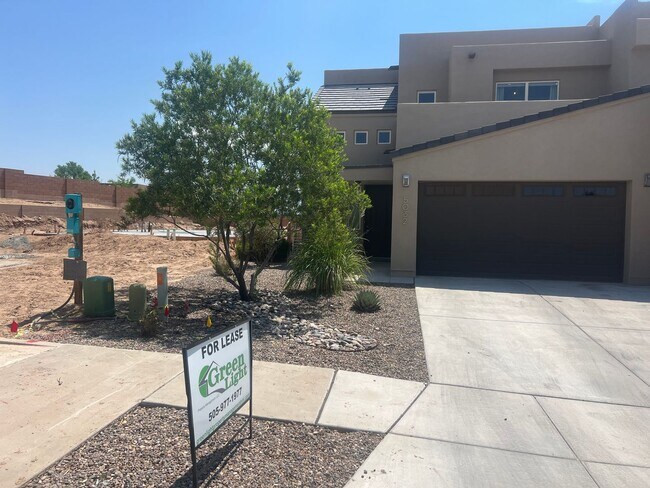 Building Photo - Mountain View, Two Car Garage 3bd/3ba Avai...