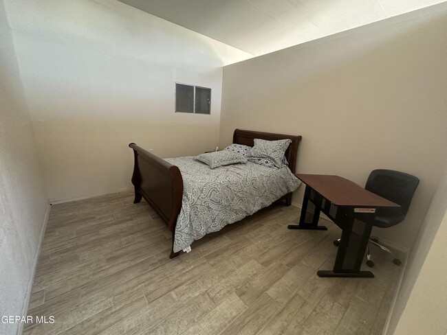Building Photo - 4640 La Luz Ave
