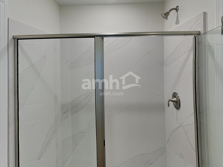 Building Photo - 5994 Sycamore Pl St