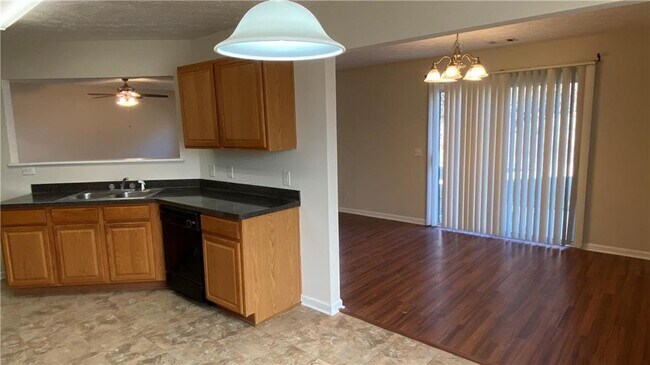 Building Photo - 986 Hawthorn Ln