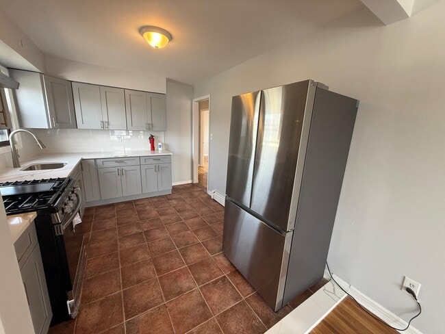 Building Photo - 4 Sayles St