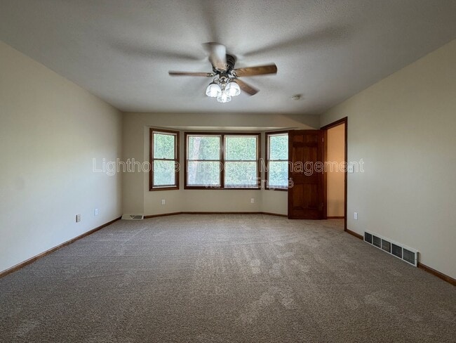 Building Photo - 3696 Senna Dr NE