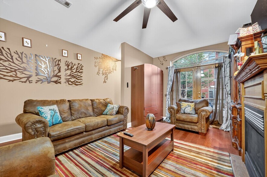 Building Photo - 4443 Sansom St