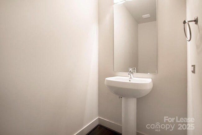 Building Photo - 1133 Metropolitan Ave