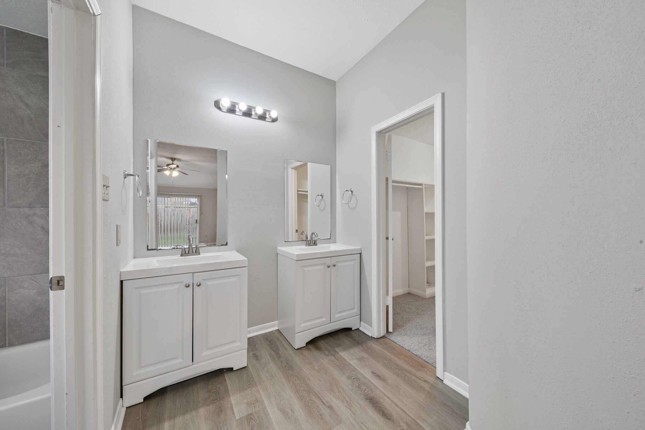 Building Photo - 10530 Rippling Fields Dr