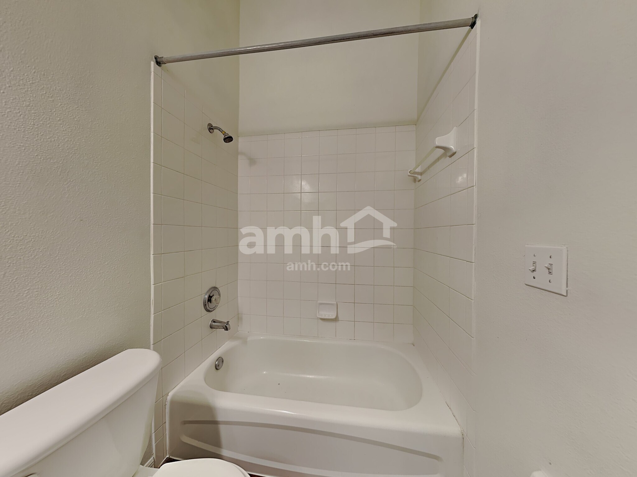 Building Photo - 23121 Emerson Way