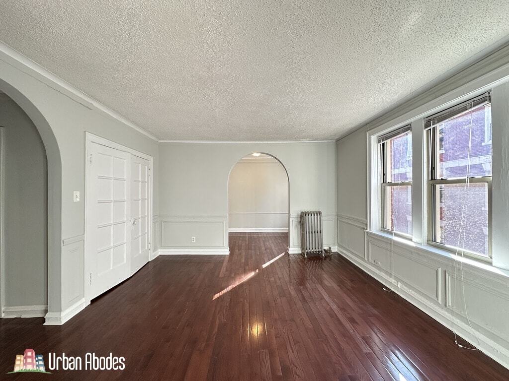 Building Photo - 528 W Surf St