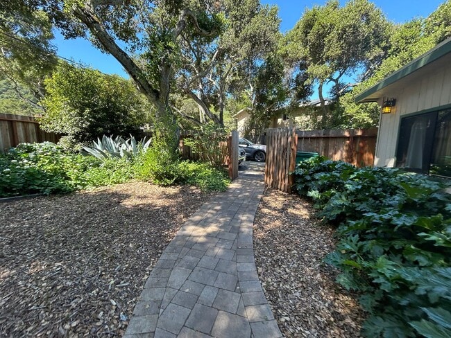 Building Photo - 3BR/ 2BA CARMEL VALLEY RETREAT