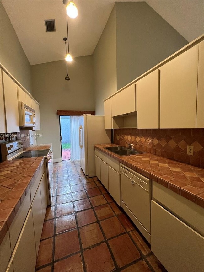 Building Photo - 7512 SW 95th Pl