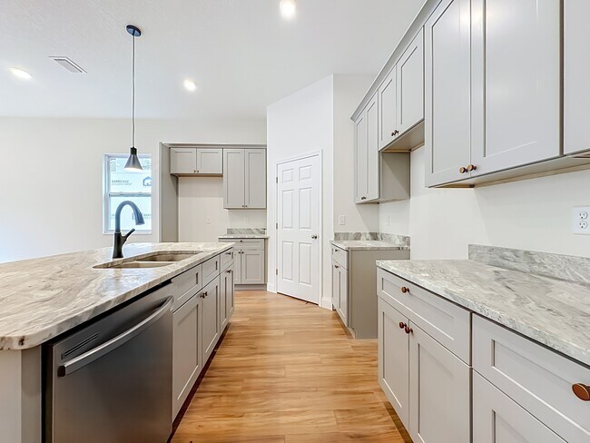 Building Photo - 1192 W 25th St