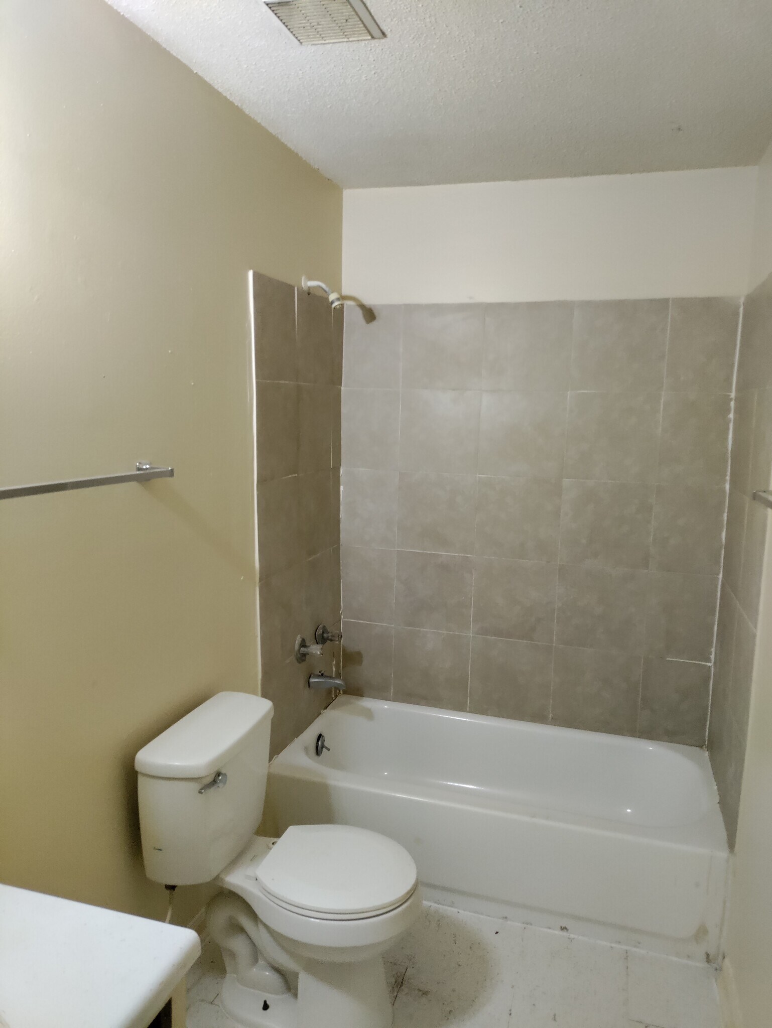 unit B - 1124 University St