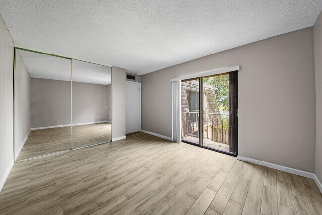 Building Photo - 388 Lake Arbor Dr