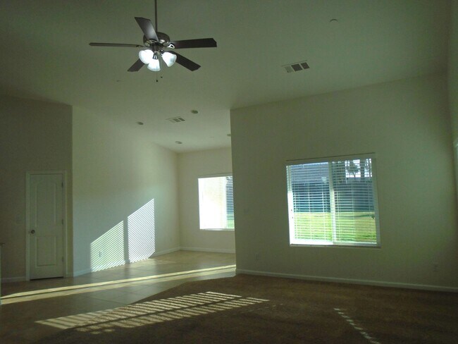 Building Photo - SOLAR......GORGEOUS---3 BEDROOMS PLUS AN OFFICE !!!