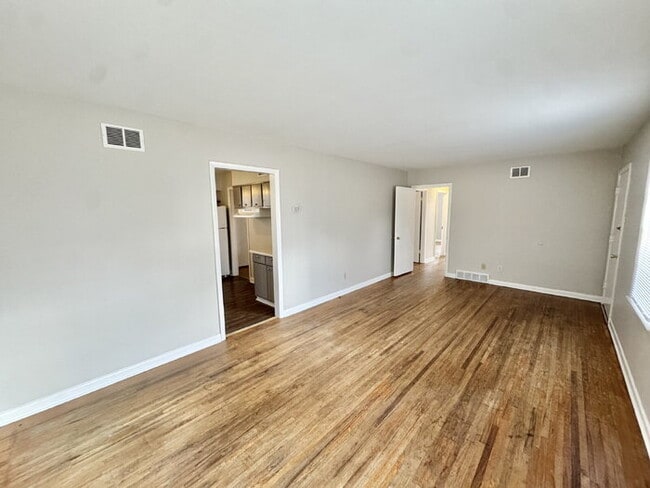 Building Photo - 3594 W Sutton Dr