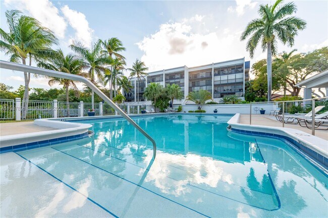 Building Photo - 545 SE 12th St