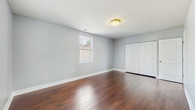Building Photo - 6429 S California Ave