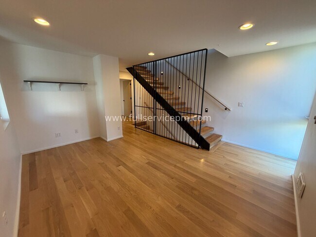 Building Photo - 7784 Highland Park Wy SW