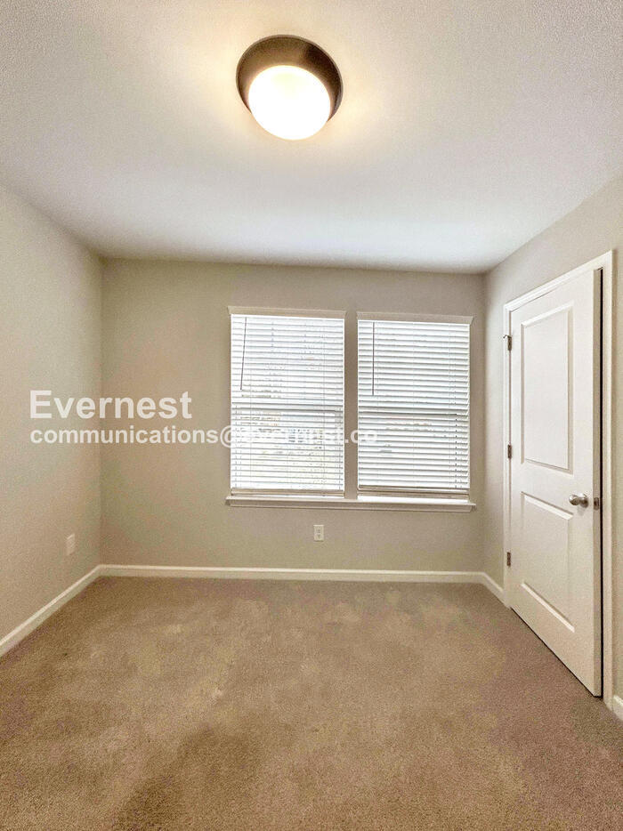 Building Photo - 2031 Darby View Ln