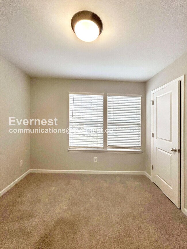 Building Photo - 2031 Darby View Ln